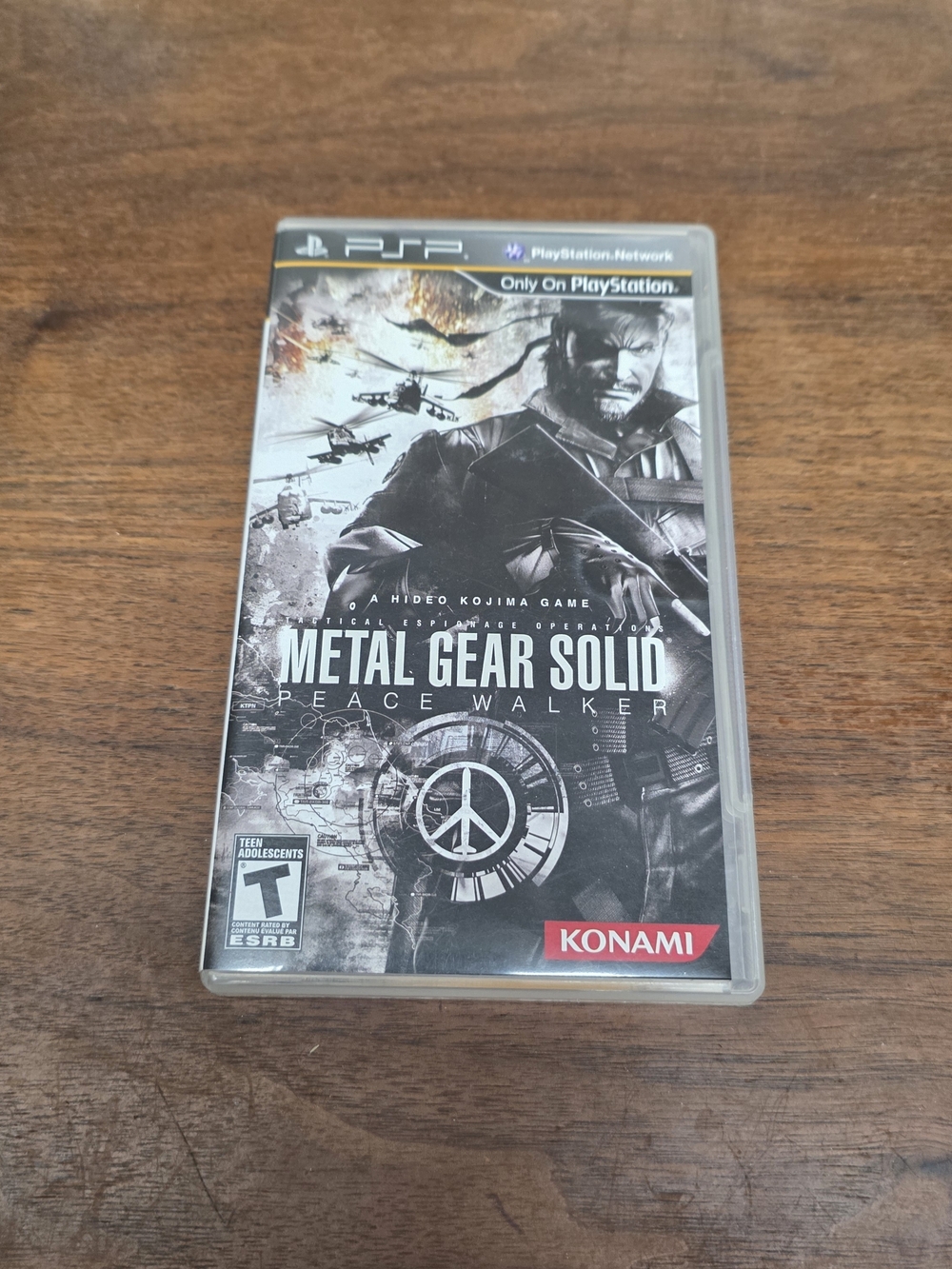 🔥 Rare Sony PSP Metal Gear Solid Peace Walker Game CIB